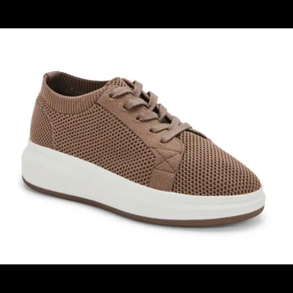 Blonde taupe woman’s sneakers lace up NWOB KNIT weather proof Dawson
